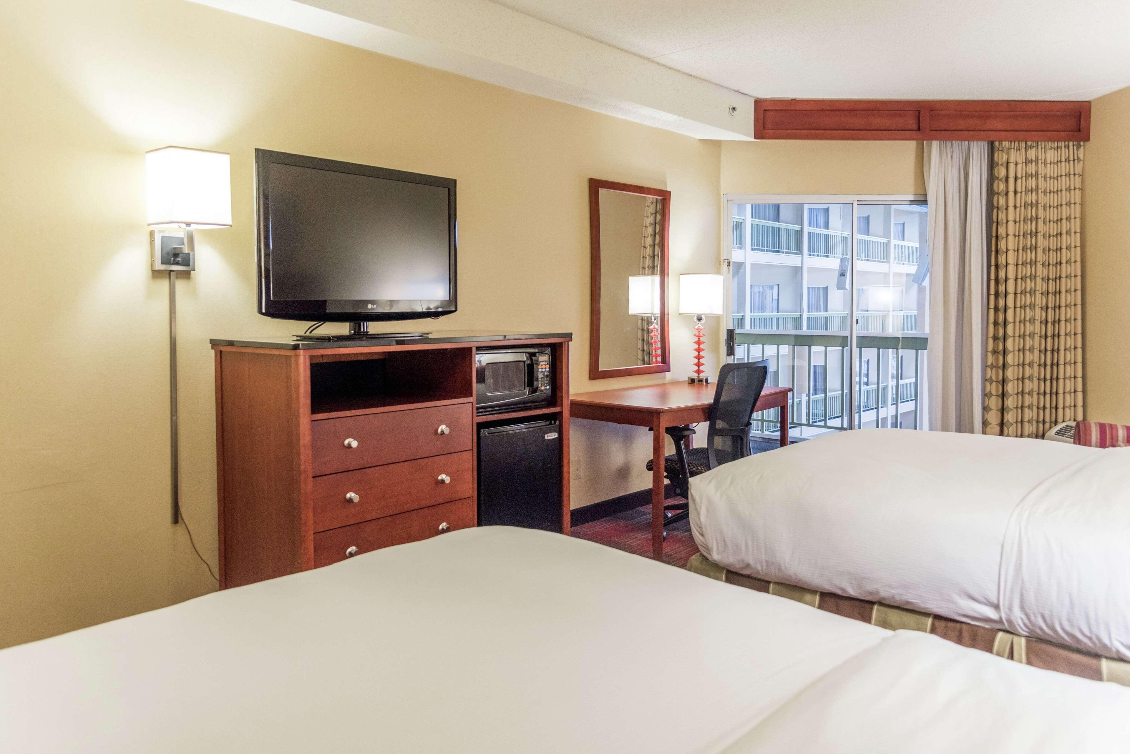 Doubletree By Hilton Holland Hotel Exterior photo
