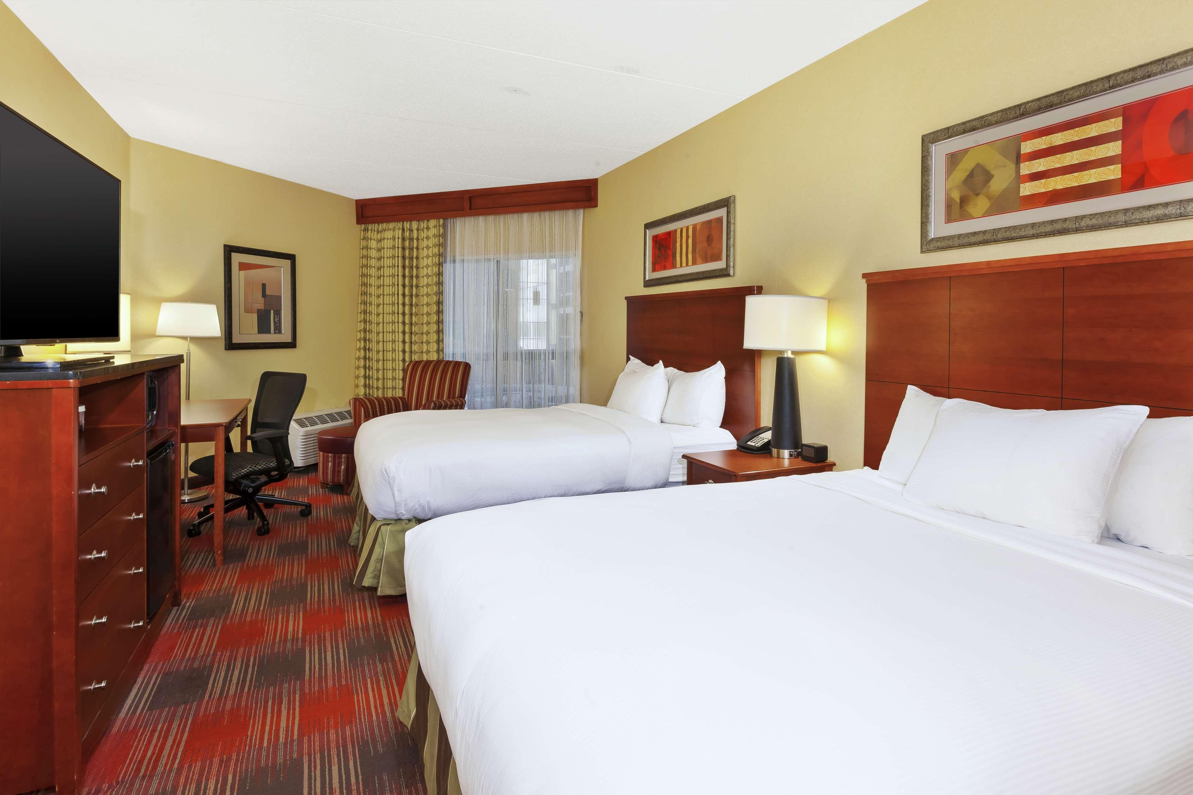 Doubletree By Hilton Holland Hotel Exterior photo
