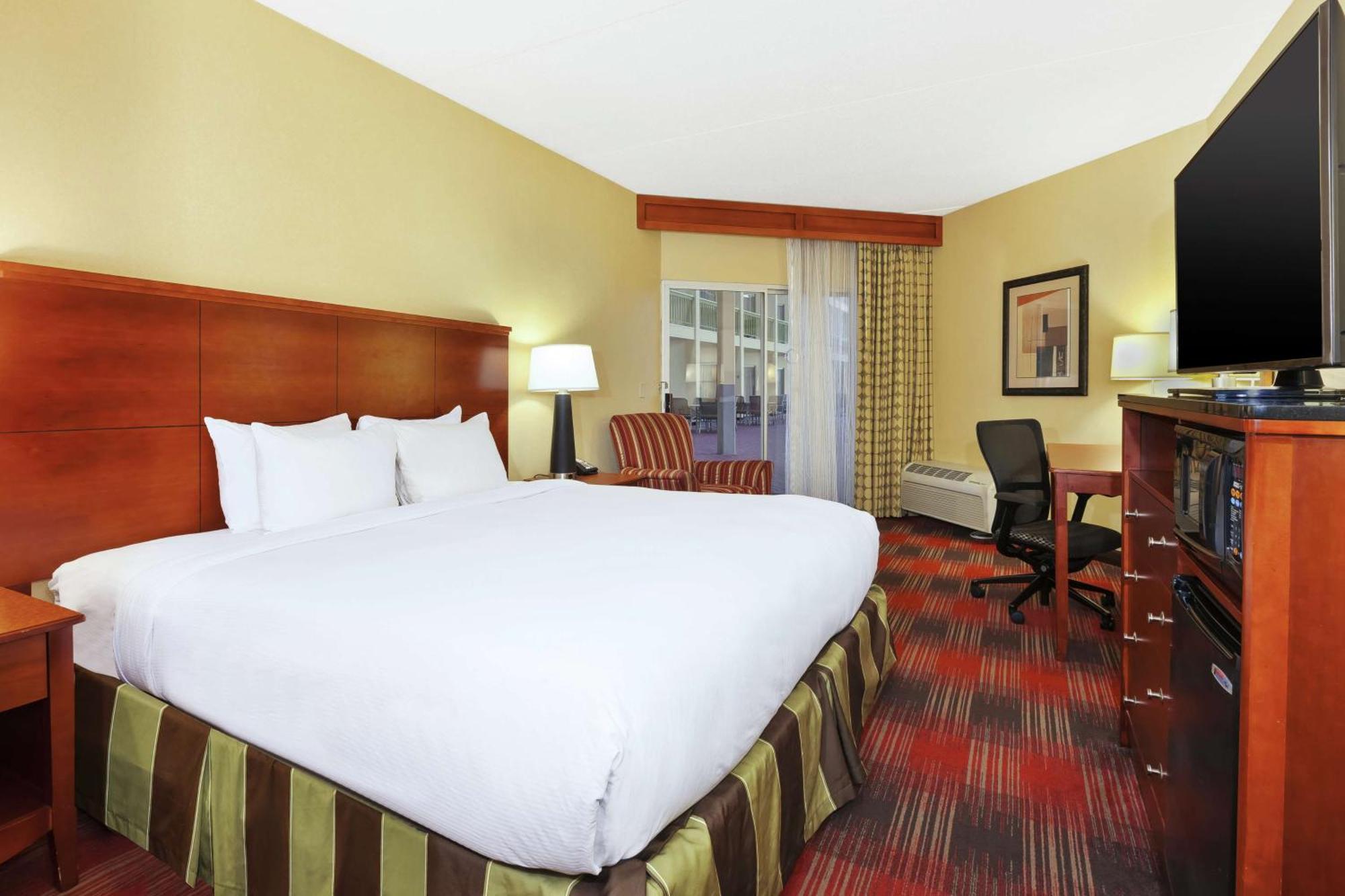 Doubletree By Hilton Holland Hotel Exterior photo