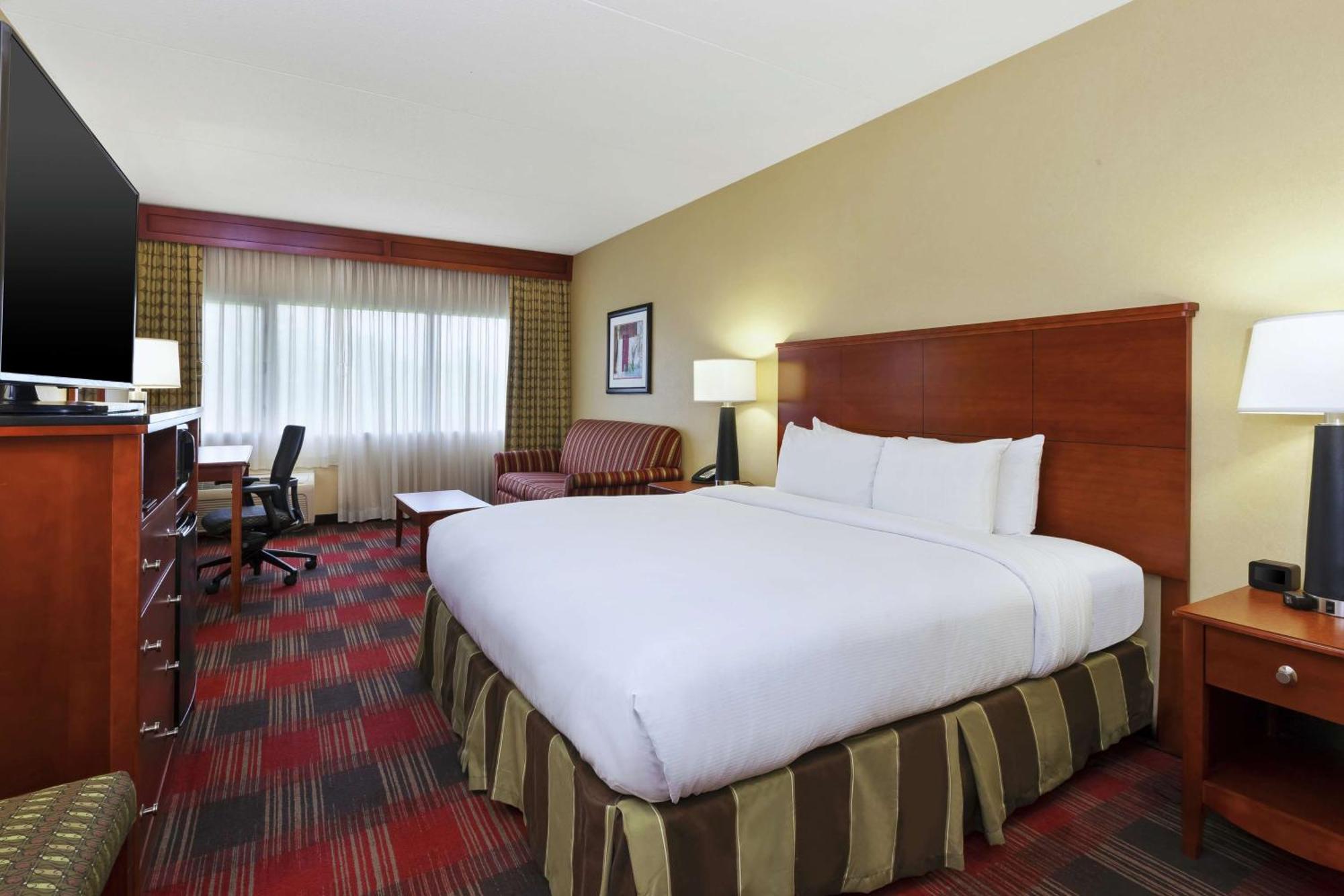 Doubletree By Hilton Holland Hotel Exterior photo
