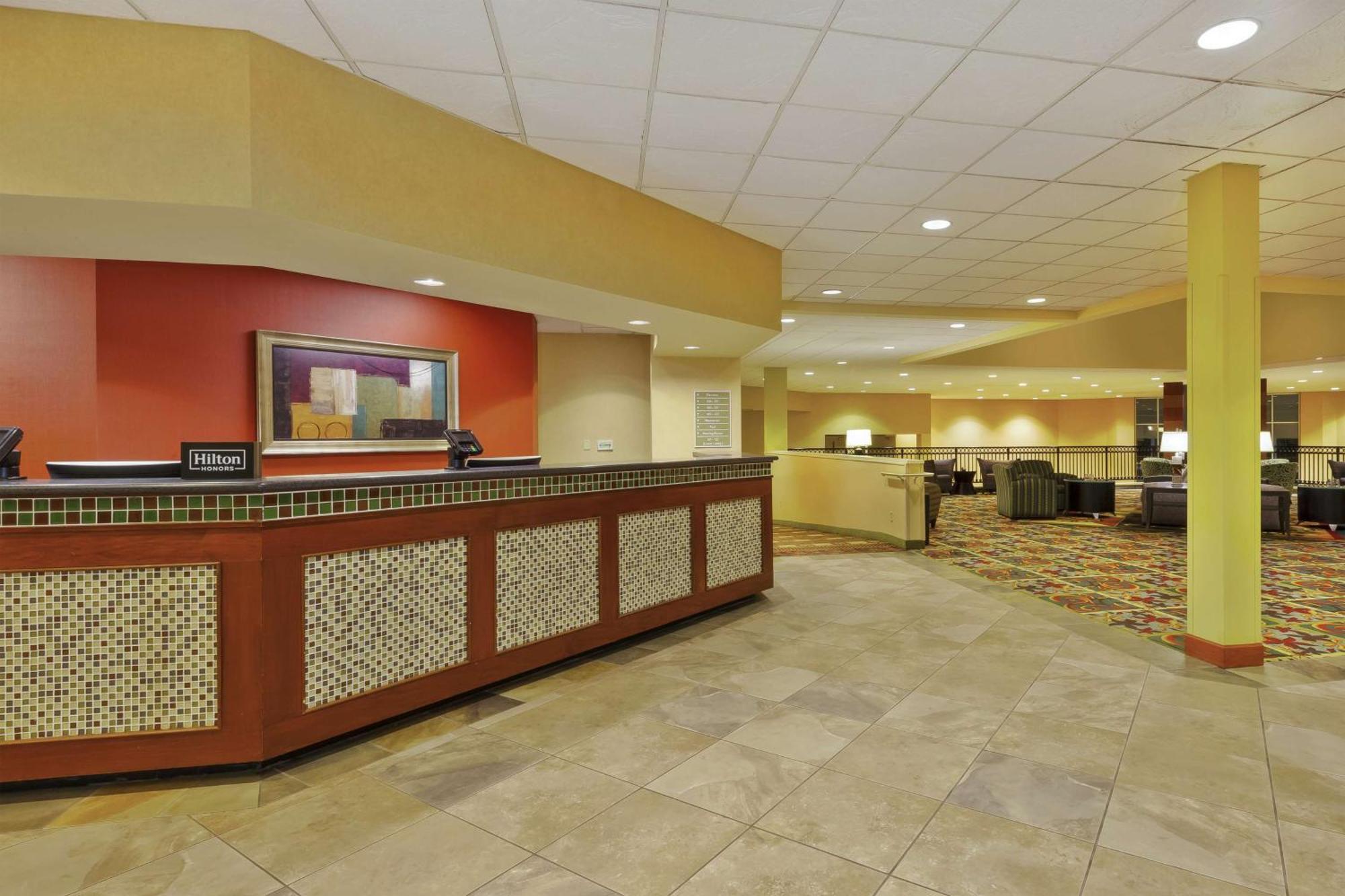Doubletree By Hilton Holland Hotel Exterior photo