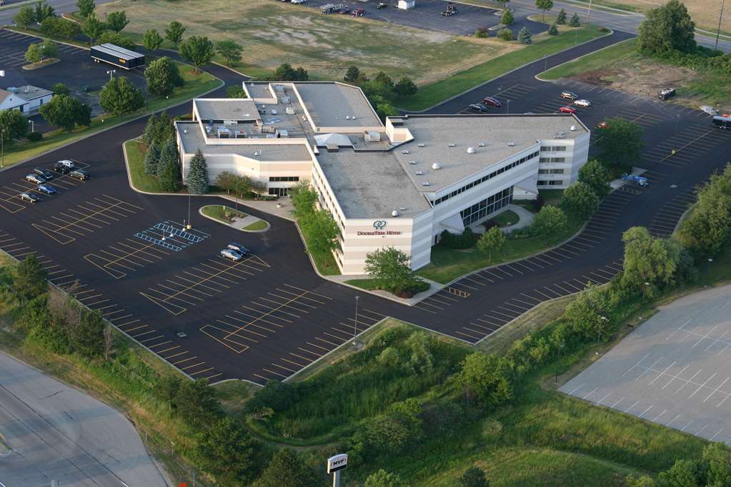 Doubletree By Hilton Holland Hotel Exterior photo